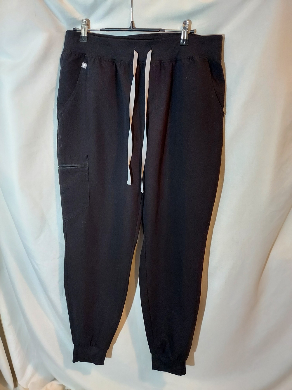 FIGS Classic Black Zamora Jogger Scrub Pants - Size L